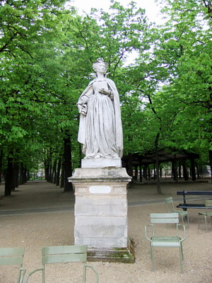 statue MaryStuart2.JPG